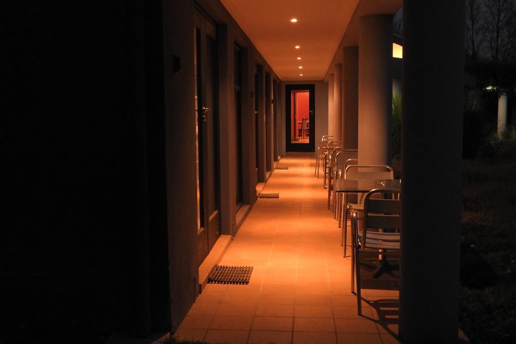 Willow Place Guest House มิดแรนด์ ภายนอก รูปภาพ