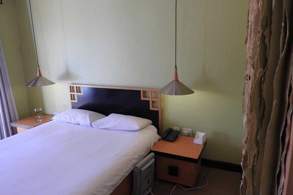 Willow Place Guest House มิดแรนด์ ภายนอก รูปภาพ