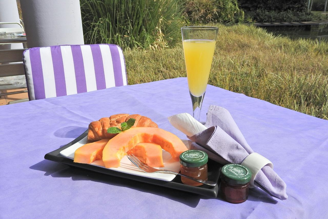 Willow Place Guest House มิดแรนด์ ภายนอก รูปภาพ